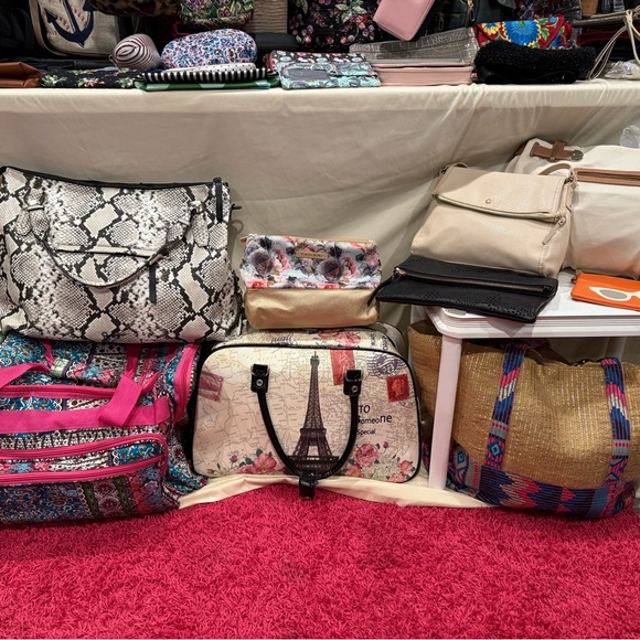 11-23-25 Live Fall-Purse/Bag Show. Thank you for your purchase!! - Picture 8 of 11